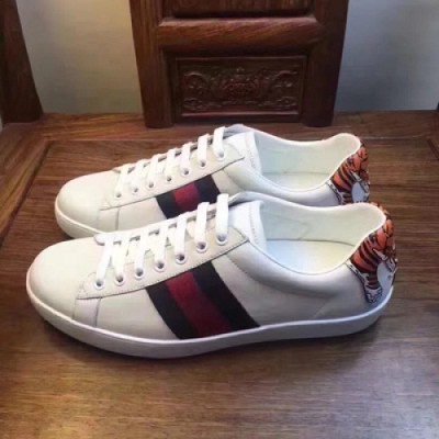 [구찌] 로우탑 화이트 삼선포인트 남성용 스니커즈 gu0014x - Gucci White Sneakers