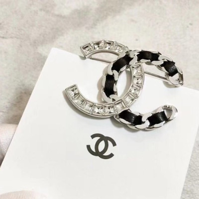 CHANEL White Gold  Brooch - 샤넬  여성용 18k도금 화이트 골드 브로치