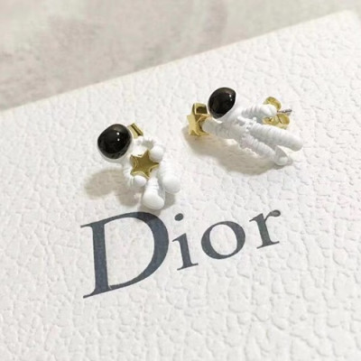 Dior  Yellow Gold  Earring - 디올  여성용 18k도금 옐로우 골드 귀걸이