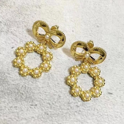 Dior  Yellow Gold  Earring - 디올  여성용 18k도금 옐로우 골드 귀걸이