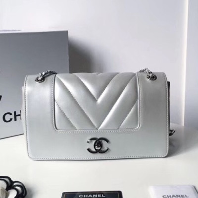 Chanel Women Leather Chain Shoulder Bag ,25CM - 샤넬 여성용 레더 체인 숄더백,CHAB0465,25CM,실버