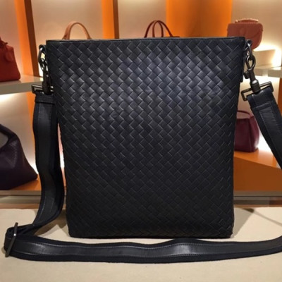 Bottega Veneta Leather Black Messenger Shoulder Bag,28cm - 보테가 베네타 레더 블랙 남성용 메신저 숄더백 7112,BVB0072,28cm