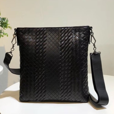 Bottega Veneta Leather Black Messenger Shoulder Bag,26cm - 보테가 베네타 레더 블랙 남성용 메신저 숄더백 ,BVB0100,26cm