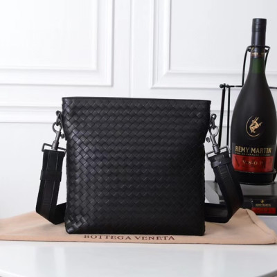 Bottega Veneta Leather Black Cross Bag,27cm - 보테가 베네타 레더 블랙 남성용 크로스백 M8412,BVB0142,27cm