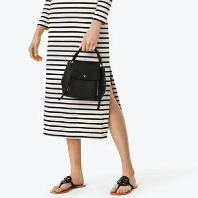 Tory Burch Leather Half-moom Black Tote Shoulder Bag,19/22cm - 토리버치 레더 하프 문 블랙 토트 숄더백 TBB0136,19/22cm