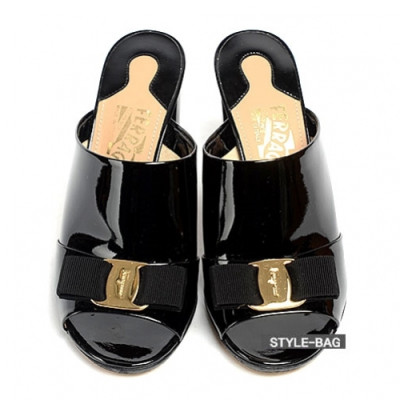 Ferragamo 2019 Womens Patent Ribbon Leather Slipper - 페라가모 여성 페이던트 리본 레더 슬리퍼 Fer0240x.Size(225 - 245).블랙