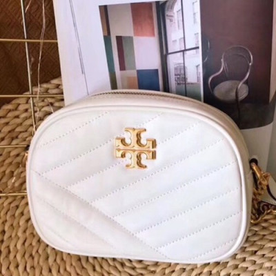 Tory Burch Leather White Kira Chevron Small Camera Shoulder Bag,18cm - 토리버치 레더 화이트 키라 쉐브론 스몰 카메라 숄더백 TBB0218,18cm