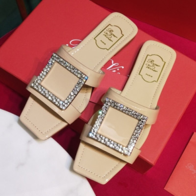 Roger Vivier 2019 Ladies Embellished Strass Patent Slipper - 로저비비에 여성 엠벨리쉬 스타라스 페이던트 슬리퍼 Rog0073x.Size(220 - 260).베이지