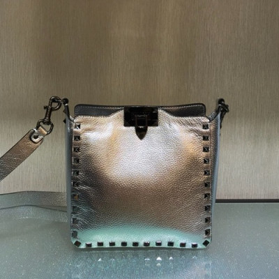 Valentino 2019 Leather Rockstud Spike Shoudler Bag,20CM - 발렌티노 2019 레더 락스터드 스파이크 숄더백,VTB0240,20CM,실버