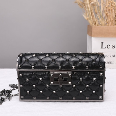 Valentino 2019  Leather Ruckstud Shoudler Cross Bag,18CM - 발렌티노 2019 레더 락스터드 숄더 크로스백,VTB0401,18CM,블랙