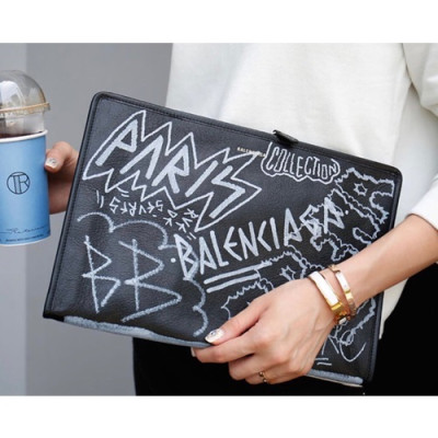 [유니크&트랜디한 클러치백]Balenciaga 2019 Graffiti Classic Clutch Bag,32CM - 발렌시아가 2019 그래피티 클래식 남여공용 클러치백,BGB0140,32CM,블랙