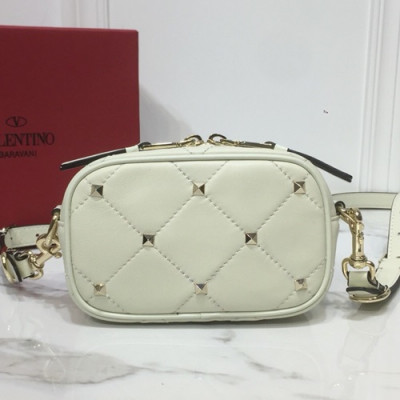 Valentino 2019 Leather Garavani Boomstud Camera Small Shoudler Bag,18CM - 발렌티노 2019 여성용 레더 가라바니 봄스터드  카메라 스몰 숄더백 ,VTB0479,18CM,화이트