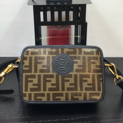 Fendi 2019 Camera Shoulder Bag ,19CM - 펜디 2019 남여공용 카메라 숄더백  FENB0109,19CM,블랙