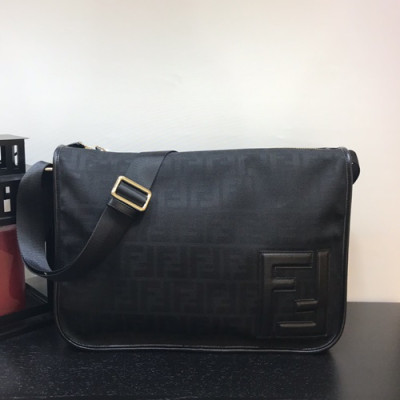 Fendi 2019 Shoudler Bag ,33/40CM - 펜디 2019 레더 남성용 숄더백  FENB0185,33/40CM,블랙