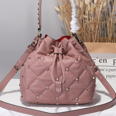 [귀여움 가득,러블리 버킷백]Valentino 2019 Leather Boomstud Spike Bucket Tote Shoudler Bag,23CM - 발렌티노 2019 레더 봄스터드 스파이크 버킷 토트 숄더백, VTB0523,23CM,핑크