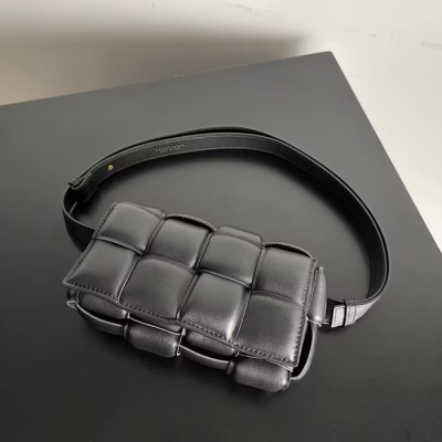 Bottega Veneta 2023 Leather  Hip Sack - 보테가 베네타 2023 레더 남여공용 힙색 BVB0180,블랙