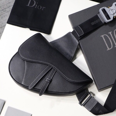 Dior Homme 2019 Pre-Fall Saddle Belt Bag,28.6cm - 디올 옴므 2019 프리폴 남여공용 새들 벨트백,DIOB0094,28.6cm,블랙