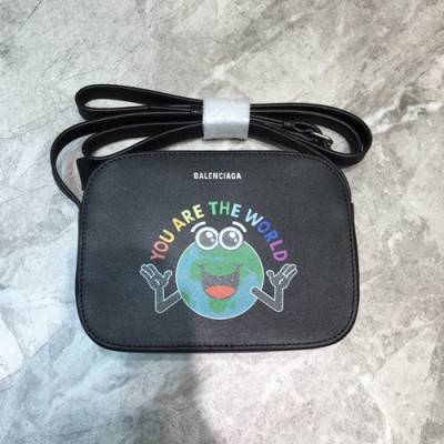 Balenciaga 2019 Leather Ville Camera Shoulder Bag,18cm - 발렌시아가 2019 레더 빌 카메라 숄더백,BGB0278,18cm,블랙