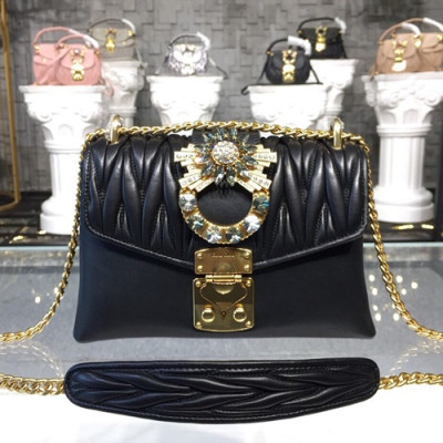 MiuMiu 2019  Matelasse Buckle Shoulder Cross Bag,24cm - 미우미우 2019 마틀라세 버클 숄더 크로스백,5BD103 , MIUB0146 , 24cm,블랙