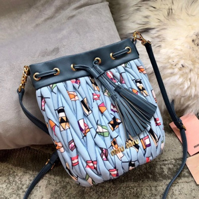 MiuMiu 2019  Matelasse Bucket Shoulder Cross Bag,18cm - 미우미우 2019 마틀라세 버킷 숄더 크로스백,5BE014, MIUB0211 , 18cm,스카이블루