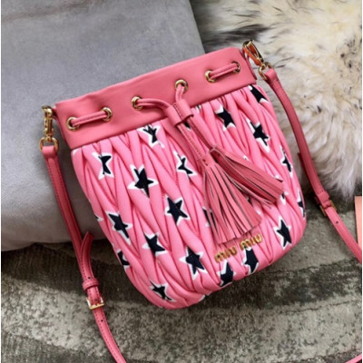 MiuMiu 2019  Matelasse Bucket Shoulder Cross Bag,18cm - 미우미우 2019 마틀라세 버킷 숄더 크로스백,5BE014, MIUB0213 , 18cm,핑크