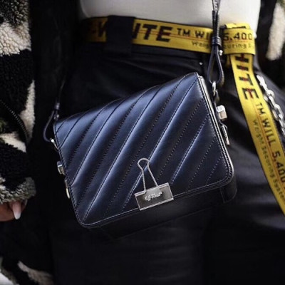 Off White 2019 Leather Binder Clip Shoulder Bag,19cm - 오프화이트 2019 레더 바인더 클립 숄더백 5510-OFFB0039,19cm,블랙