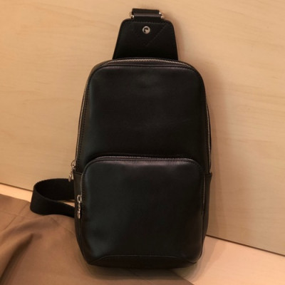 Louis Vuitton 2019 Mens Leather Hip Sack,31cm - 루이비통 2019 남성용 레더 범백 힙색, M41719,LOUB1566,31cm,블랙