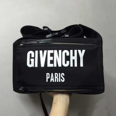 Givenchy  2019 Nylon Hip Sack Belt Bag / Shoulder Bag,30cm - 지방시 2019 나일론 남성용 힙색 벨트백 / 숄더백,GVB0212,30cm,블랙