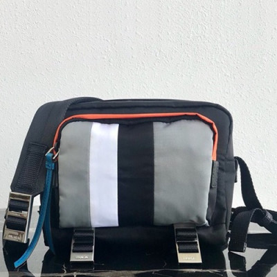 Prada 2019 Nylon Messenger Shoulder Bag,21CM - 프라다 2019 나일론 남성용 메신저 숄더백,2VH043-2,21cm,블랙