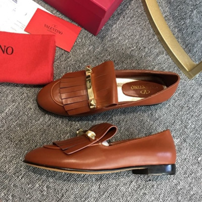 Valentino 2019 Ladies Tassel Metal Logo Loafer - 발렌티노 2019 여성용 태슬 메탈 로고 로퍼 VTS0028.Size(225 - 250).브라운