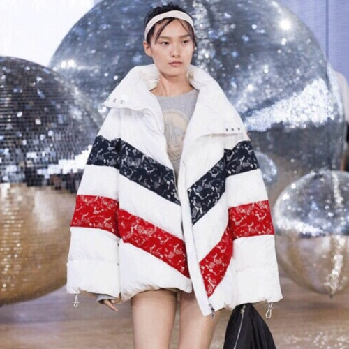 Moncler 2019 Womens Patch Logo Modern Goose Down Padding - 몽클레어 2019 여성 패치 로고 모던 구스다운 패딩 Moc01178x.Size(s - l).화이트