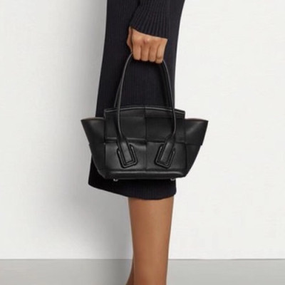 Bottega Veneta 2019 Arco Mini Tote Shoulder Bag,17.5cm - 보테가 베네타 2019 아르코 미니 토트 숄더백, 600606,BVB0523,17.5cm,블랙