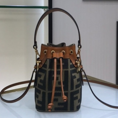 Fendi 2020 Mon Tresor Bucket Tote Shoulder Bag ,18CM - 펜디 2020 몬 트레조 버킷 토트 숄더백  FENB0526,18CM,브라운