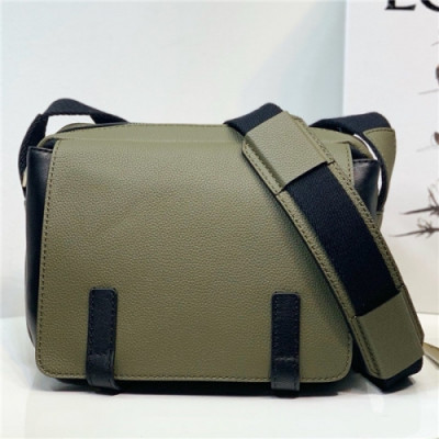 [로에베] Loevve 2020 Men's Military Messenger Shoulder Bag, 18cm - 로에베 2020 남성용 밀리터리 메신저 숄더백, 18cm, LOEB0456, 올리브