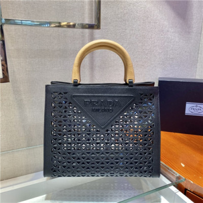 [럭셔리한]Prada 2021 Women's Leather Tote Bag,30cm,PRAB0452 - 프라다 2021 여성용 레더 토트백,30cm,블랙