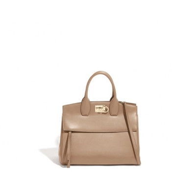 페라가모 여성 베이지 크로스백 - Ferragamo Womens Beige Cross Bag - sf42x