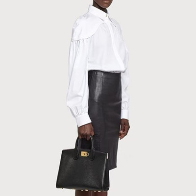 페라가모 여성 스튜디오 박스백 - Ferragamo Womens Studio Box Bag - sf43x