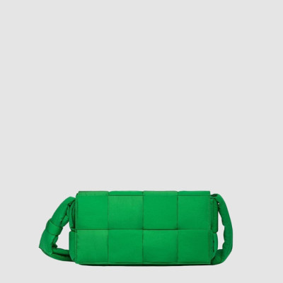 보테가 베네타 여성 패디드 테크 카세트 백 - Bottega veneta Womens Padded Tech Cassette Bag - bv88x