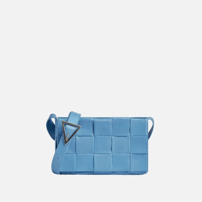 보테가베네타 남/녀 미디움 인트레치아토 레더 카세트 【매장-400만원대】 - Bottega Veneta Unisex Blue Cross Bag - bv129x