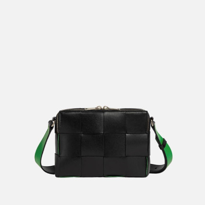 보테가베네타 남성 카프스킨 카세트 카메라백 【매장-340만원대】 - Bottega Veneta Mens Black Cross Bag - bv132x