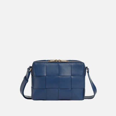 보테가베네타 남성 카프스킨 카세트 카메라백 【매장-340만원대】 - Bottega Veneta Mens Navy Cross Bag - bv133x