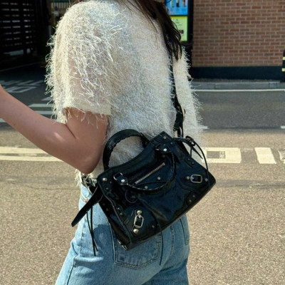 [당일배송]발렌시아가 르시티 카골 숄더백 - dd486x