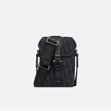 디올 남성 Hit the Road 미니 플랩 버티컬 스트랩백 - Dior Mens Hit the Road Mini Flap Vertical Strap Bag - dib5502x