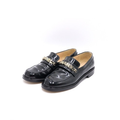 [당일배송] 샤넬 여성 레터링 로고 모카신 로퍼 - dd874x