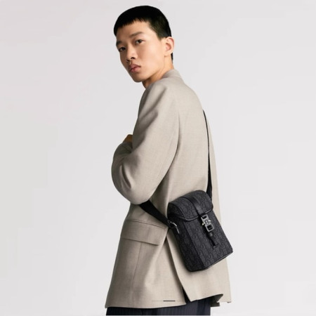 매장판 디올 남성 힛 더 로드 미니 플랩 버티컬 스트랩백 - Dior Mens Hit the Road Mini Flap Vertical Strap Bag - dib5550x