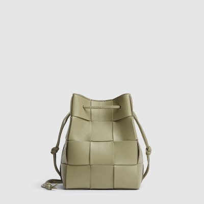 보테가 베네타 여성 스몰 카세트 크로스바디 버킷 백 - Bottega veneta Womens Small Cassette Crossbody Bucket Bag - bvb14564x