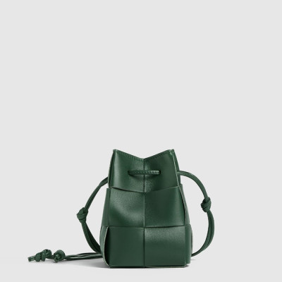 보테가 베네타 여성 카세트 미니 크로스바디 버킷 백 - Bottega veneta Womens Cassette Mini Crossbody Bucket Bag - bvb14634x