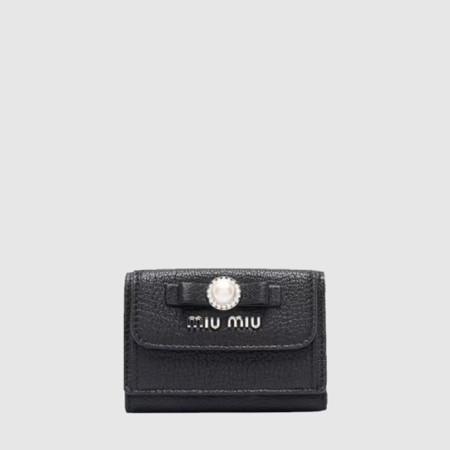 미우미우 여성 펄 보우 로고 트리폴드 지갑 - Miumiu Womens Pearl Bow Logo Trifold Wallet - miw698x